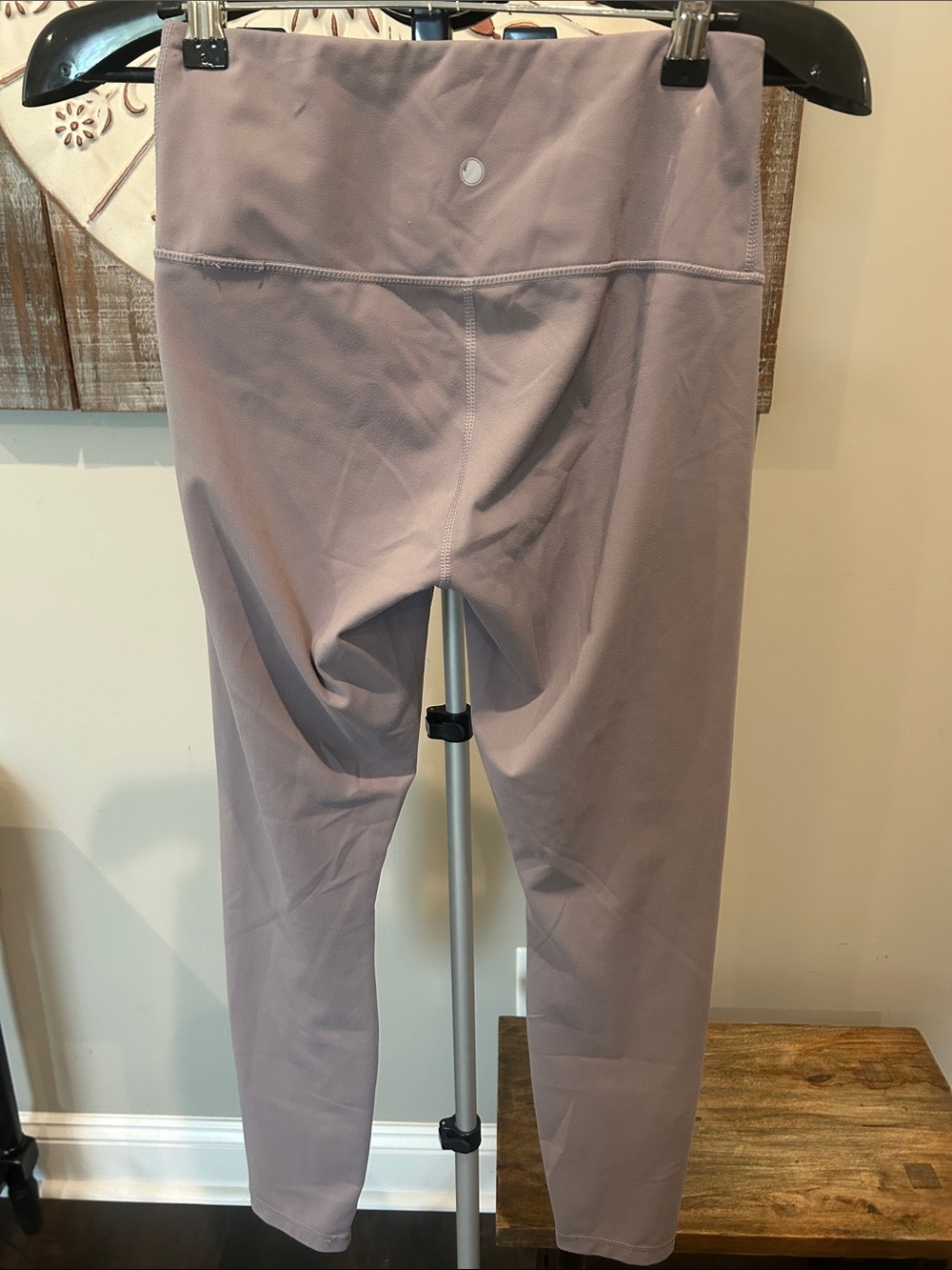 Yogalicious Woman’s Mauve High-Waist Leggings. Super soft! size Small